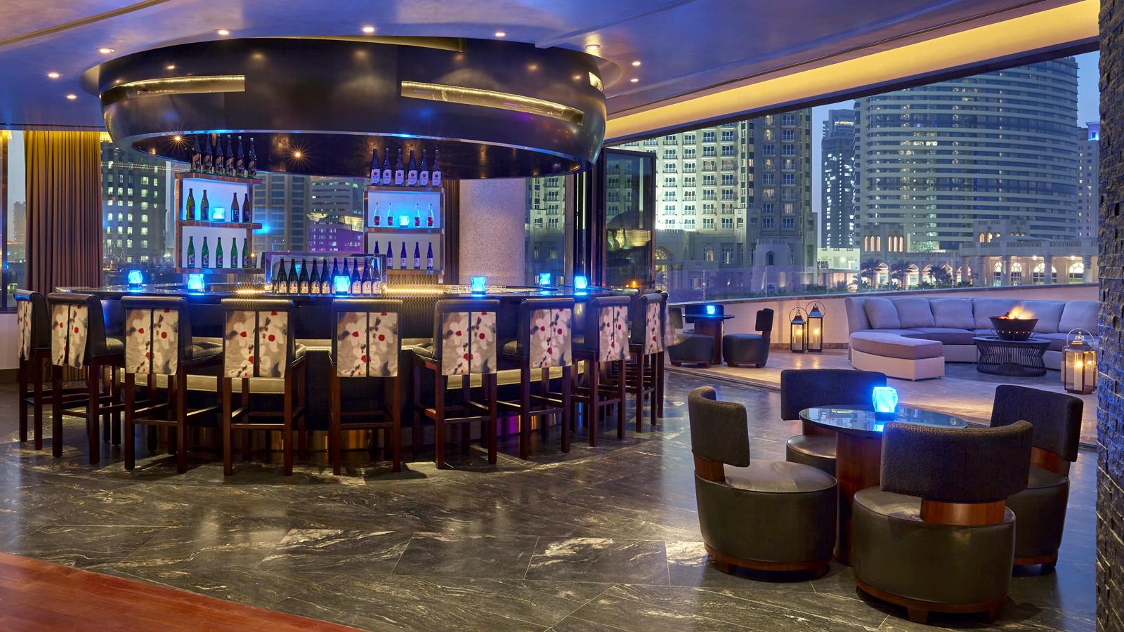 Four Seasons Hotel Ντόχα Εξωτερικό φωτογραφία The bar at the 360° Lounge