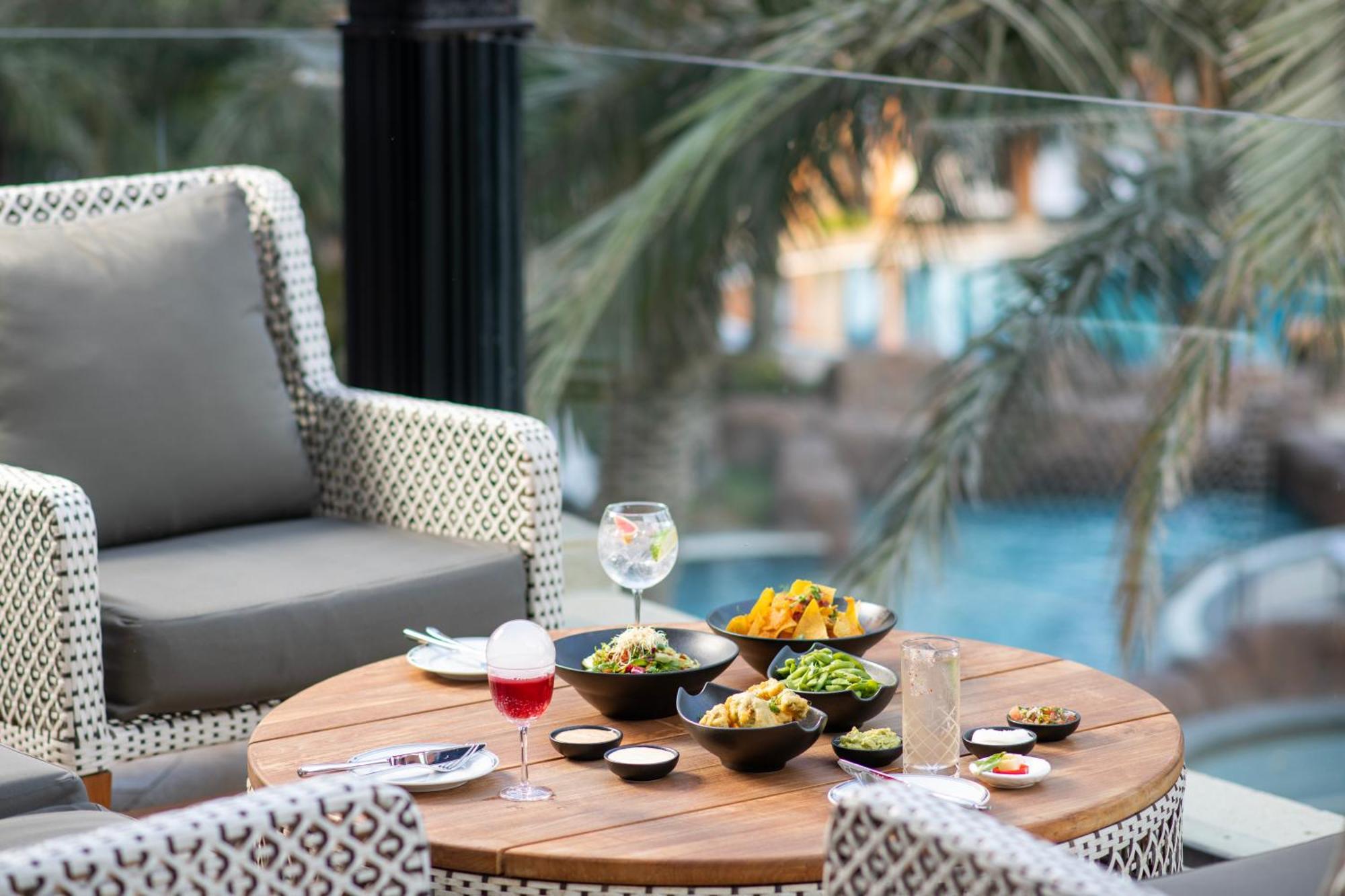 Four Seasons Hotel Ντόχα Εξωτερικό φωτογραφία The Pool Bar