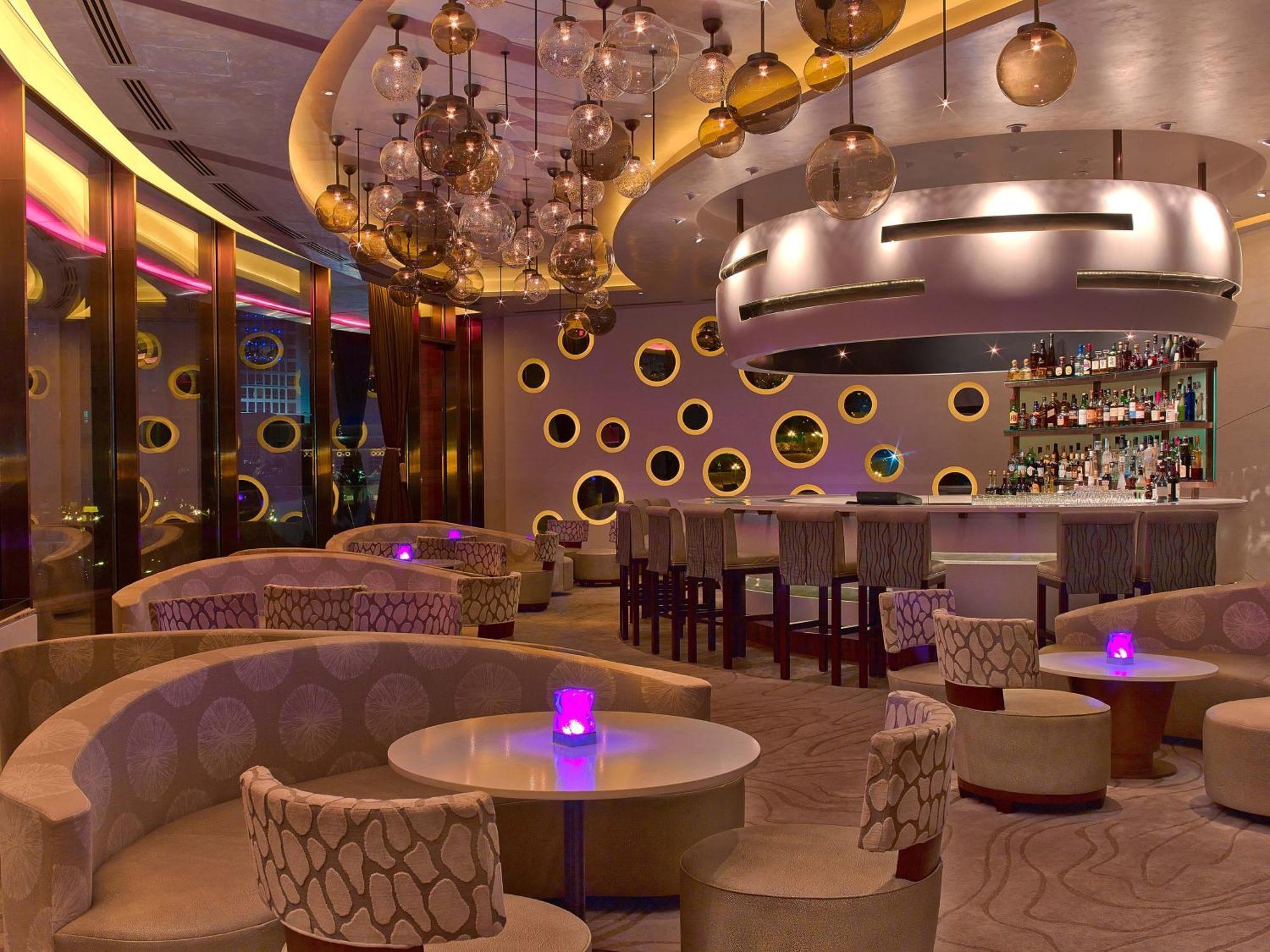 Four Seasons Hotel Ντόχα Εξωτερικό φωτογραφία The bar at the Wynn