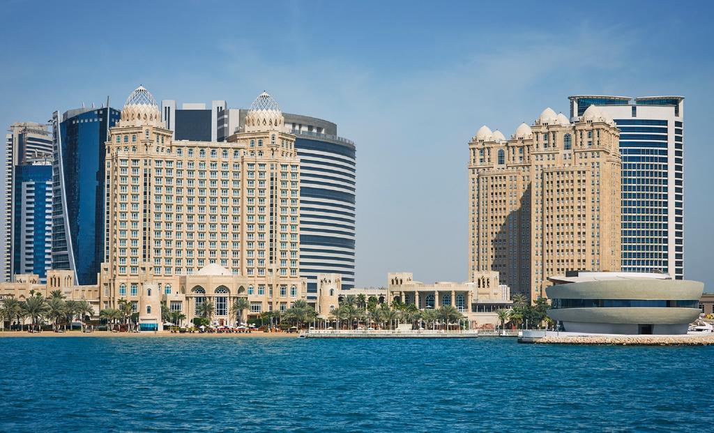Four Seasons Hotel Ντόχα Εξωτερικό φωτογραφία The Jumeirah Beach Hotel (left) and Jumeirah Creekside (right)